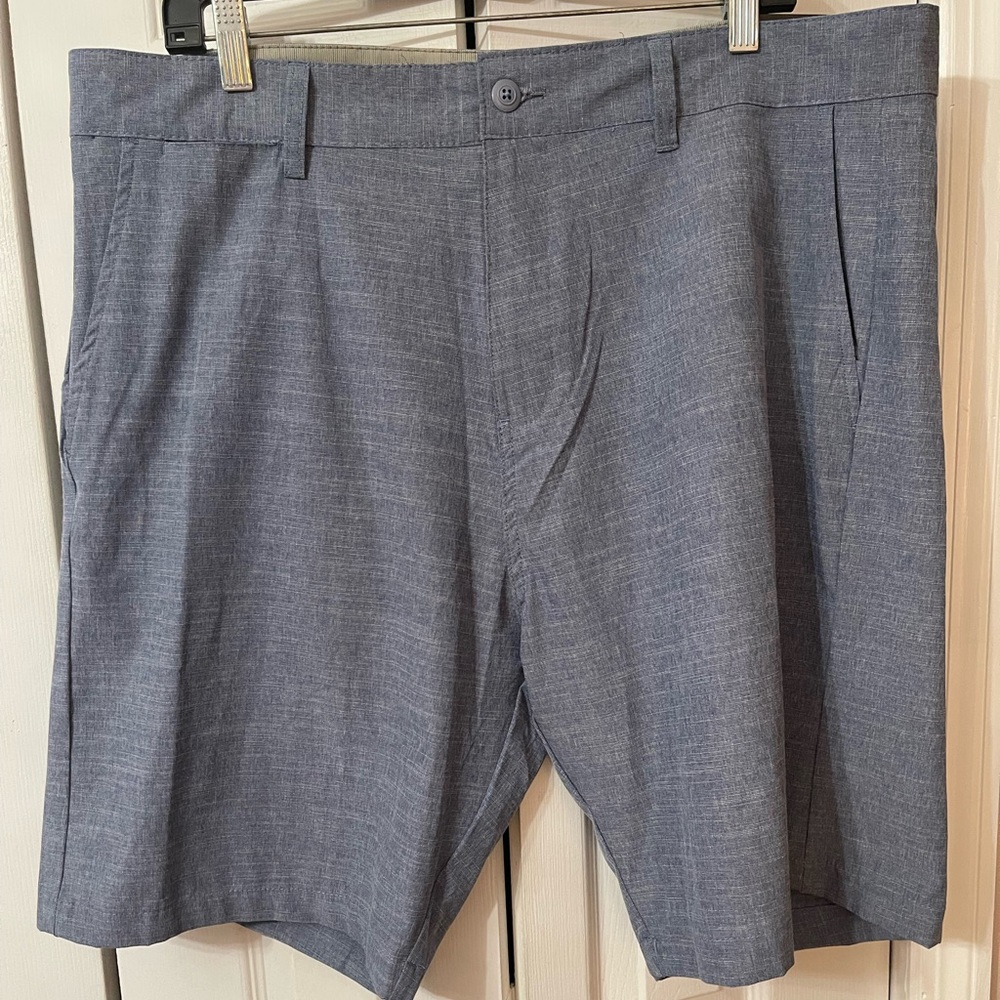 Iron Eagle Men’s Golf Shorts NWT Size 40 inseam 10”